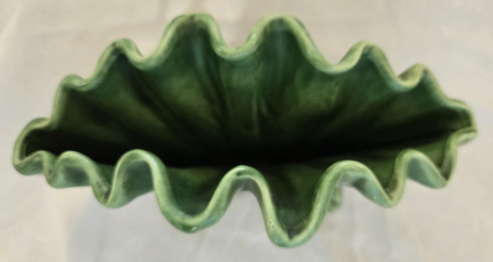 Camark Pottery USA 121 Fan Vase – 10″ Gloss Green Art Pottery – Camden Arkansas