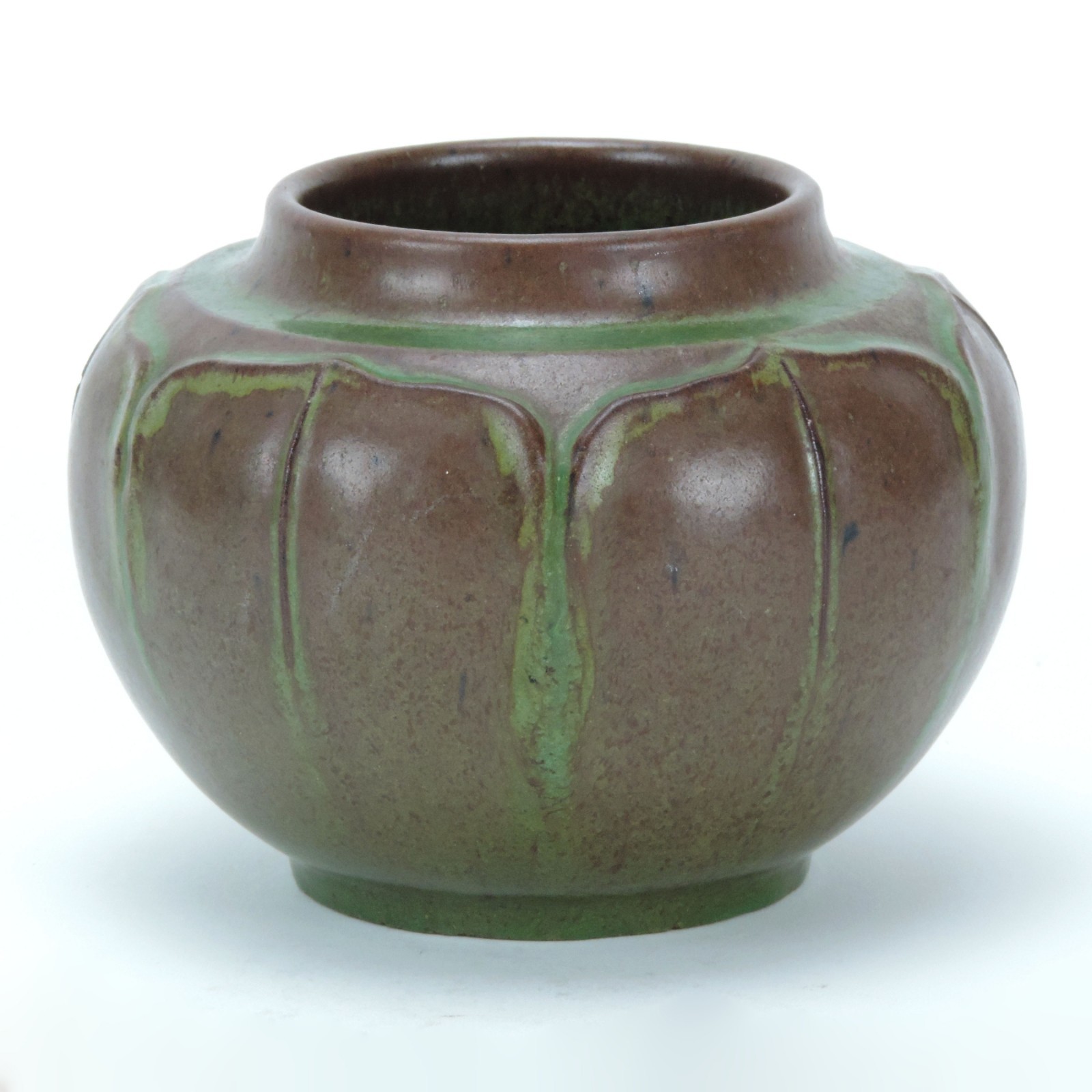WJW Walley Pottery green brown glaze carved 6 leaf 4 7/8″ dia vase arts & crafts