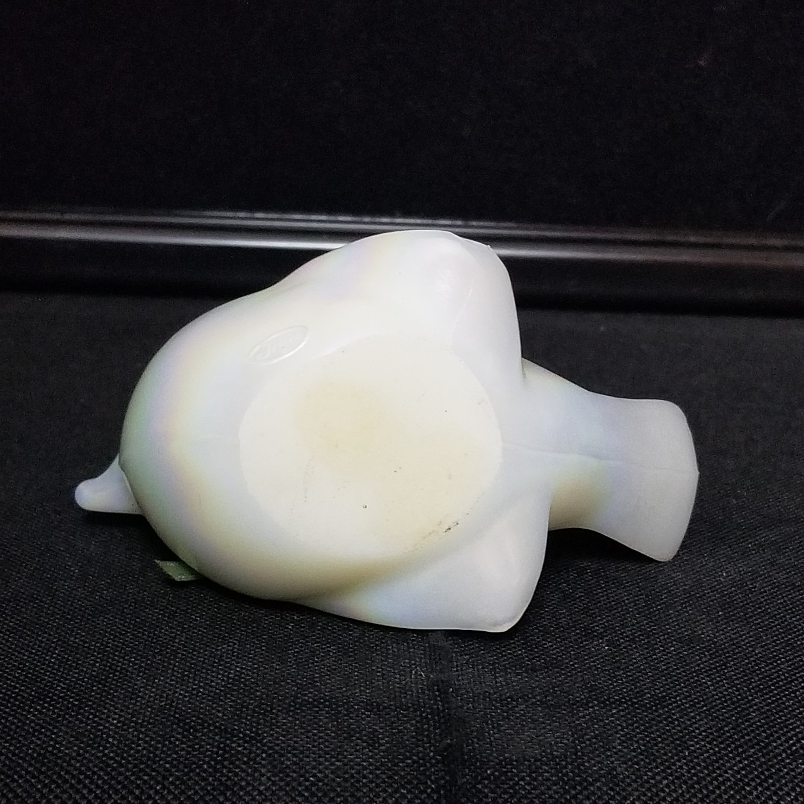 Vtg Fenton White Sparrow Bird Opalescent Iridescent Art Glass Figurine 4.5″