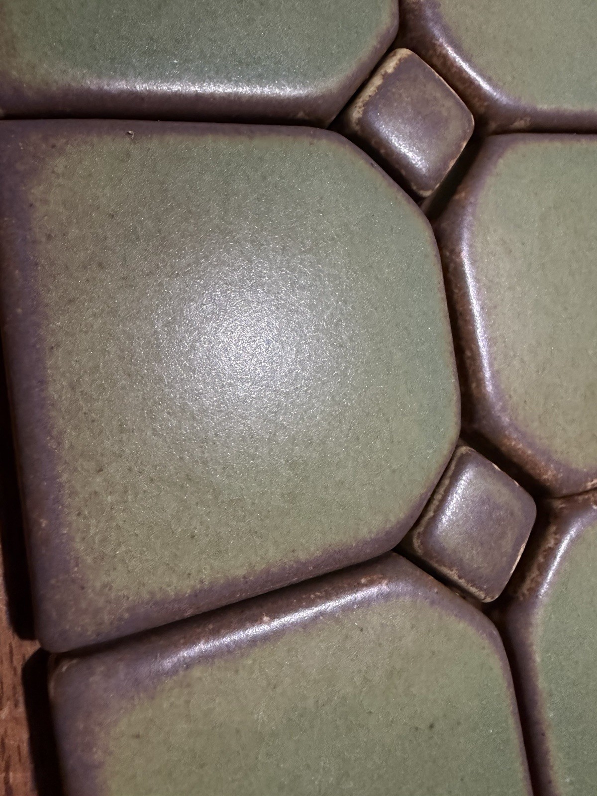 MOTAWI TILE-WORKS 6 Green TILE Installation Tiles With 2 Brown Center Tiles