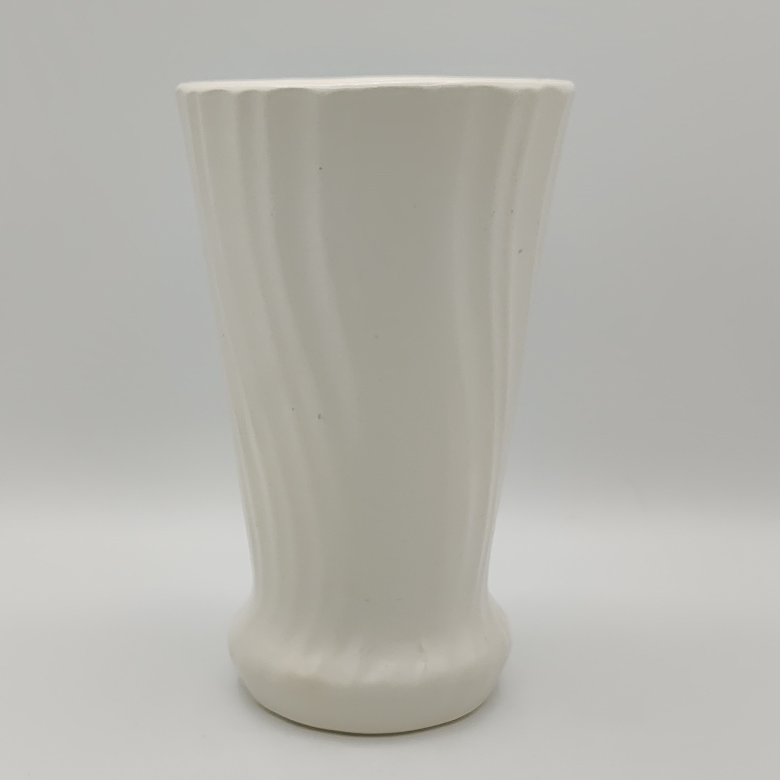 Vintage Bauer Pottery White Swirl Vase 8-1/4 inch Tall USA Glaze Imperfections