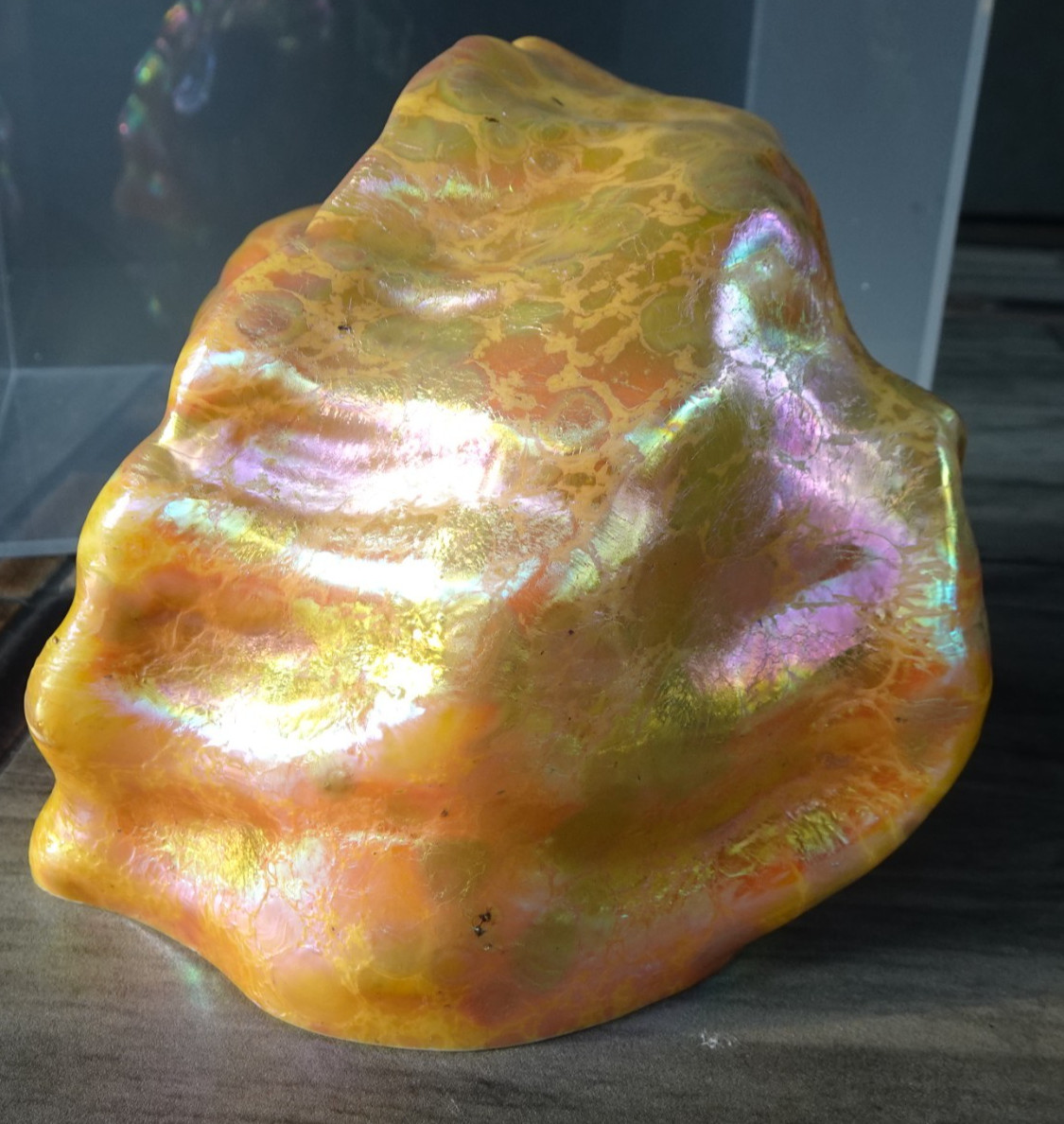 Signed Orient & Flume Glass Snail Shell Ocean Figurine Spotted Iridescent 1979