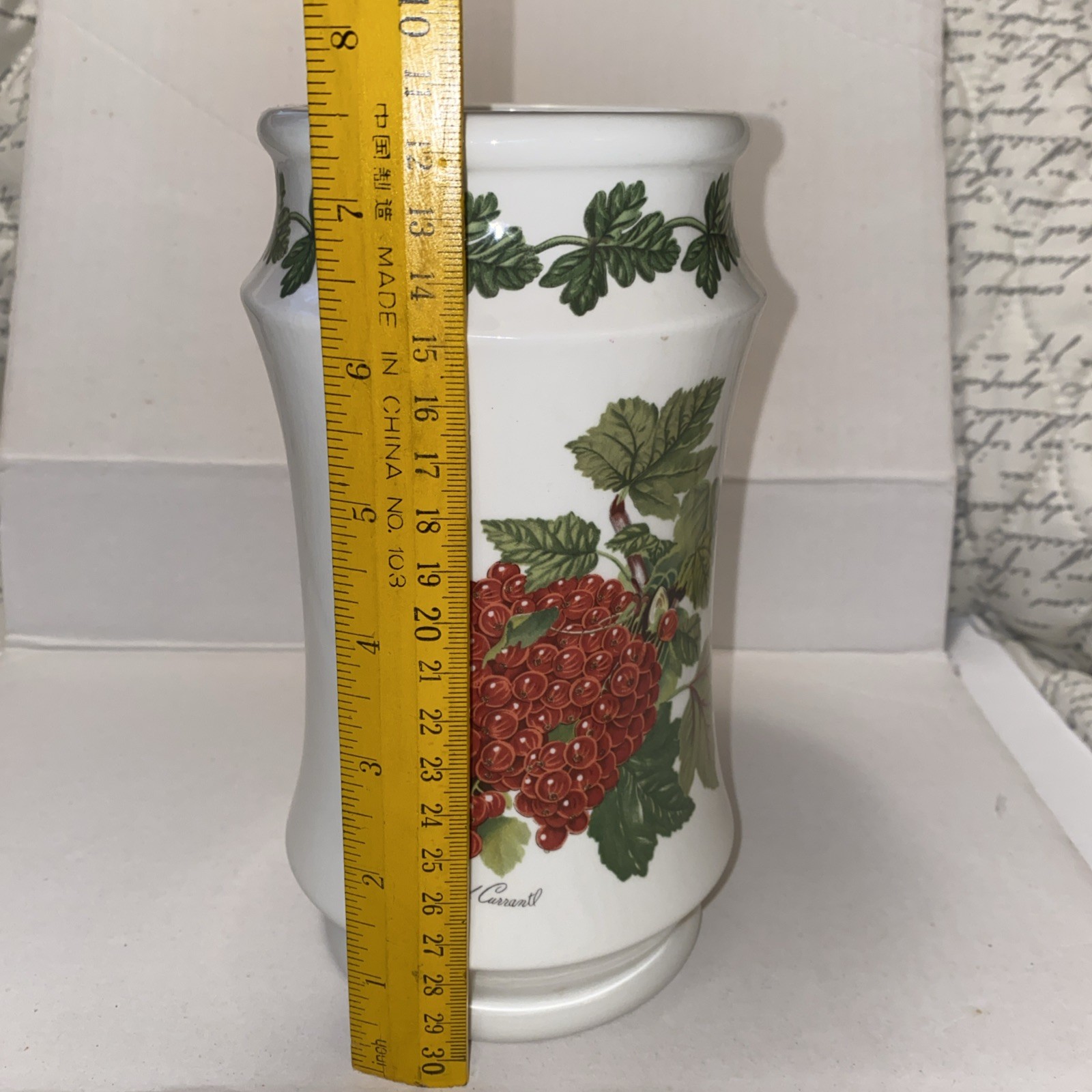 PORTMEIRION POMONA THE RED CURRANT CERAMIC VASE 7.5″ TALL White, green, red