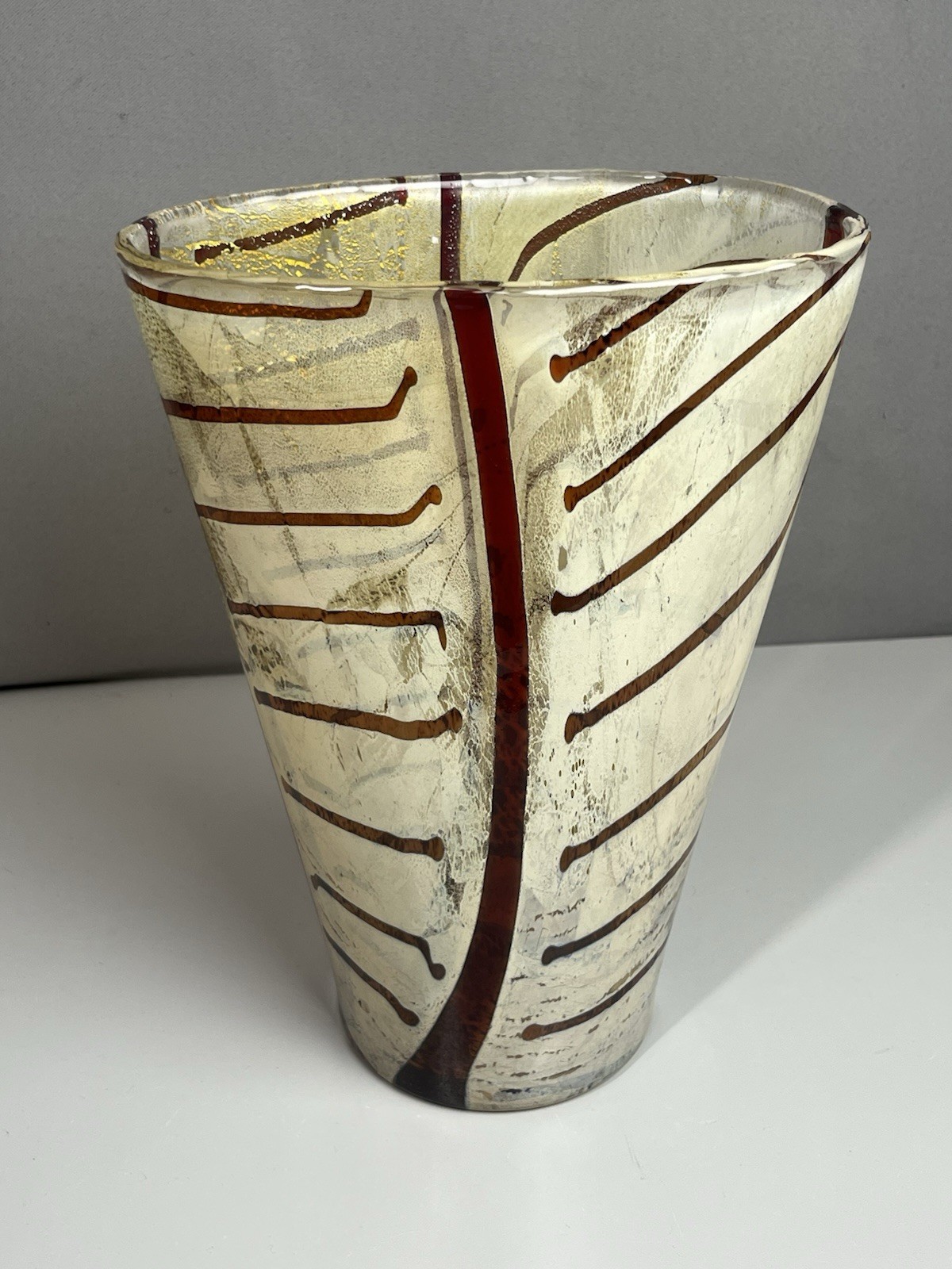 Hand Blown Clear w/ Brown Leaf Vein Pattern Iridescent 10″
