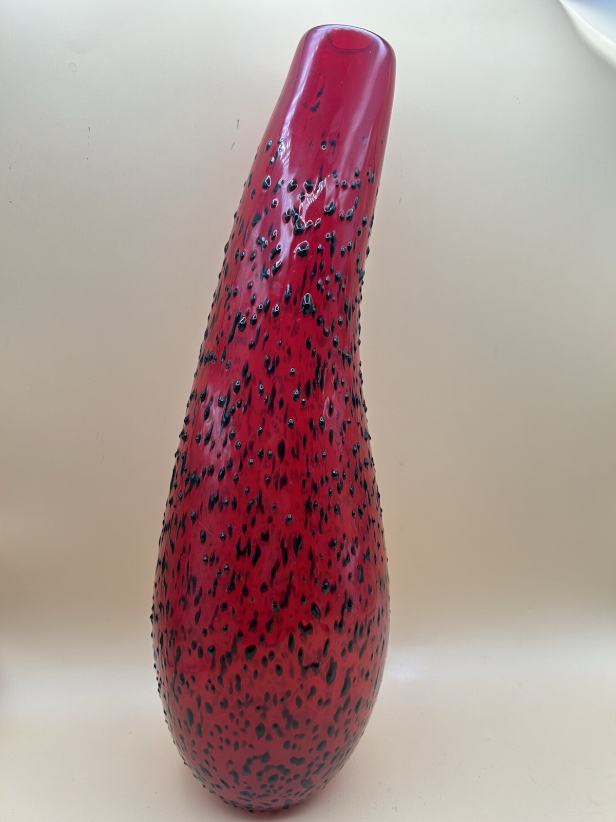 16” Red/black Textured Art Glass Vase 4 Lbs 1.7 Oz