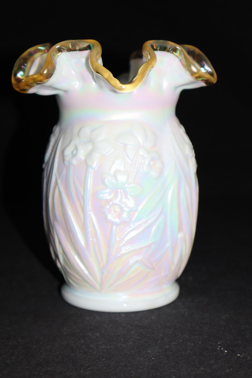 FENTON IRIDESCENT DAFFODIL VASE HONEYCREST RIM 5 1/2″ TALL