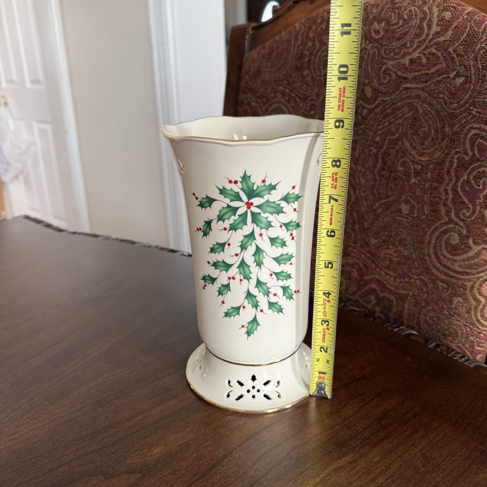 Lenox Christmas Holiday Holly Berry 8.5″ Pierced Vase Made In USA Vintage Gold
