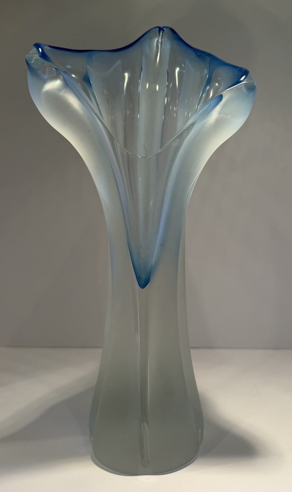 15” Hand Blown Murano Style Blue and White Jack In Pulpit Vase – See Details