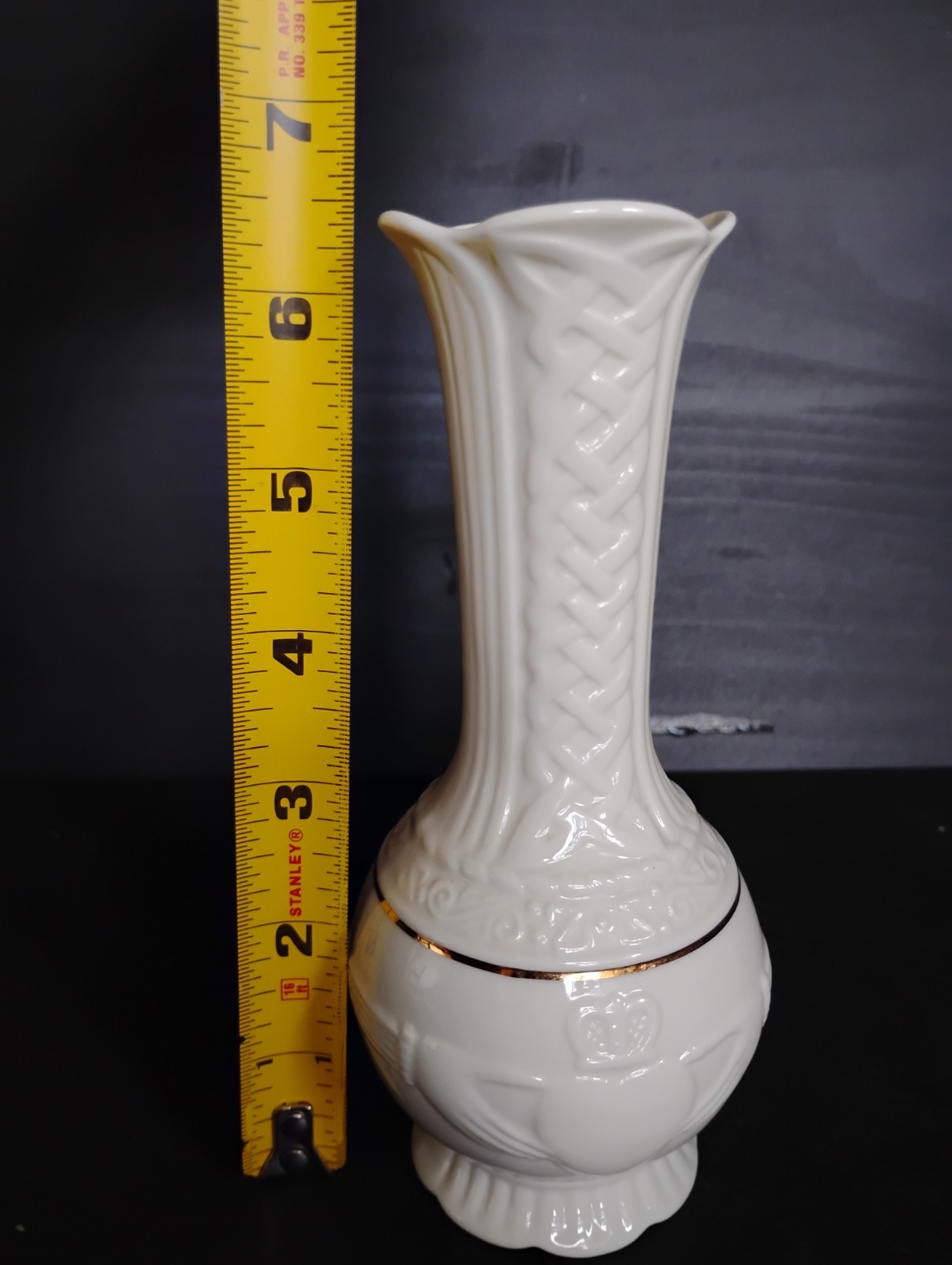 Belleek 8th Mark Irish Claddagh Vase Celtic, Symbolizing Love & Unity, Free Ship