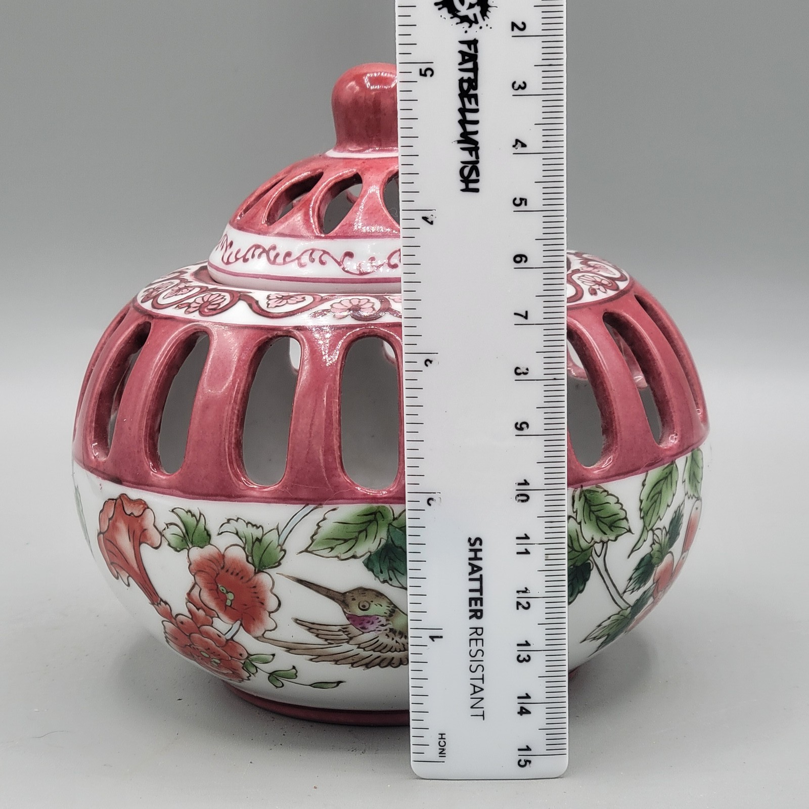Chinese Porcelain Reticulated Decorative Box Jar Hummingbird Floral Motif Lid