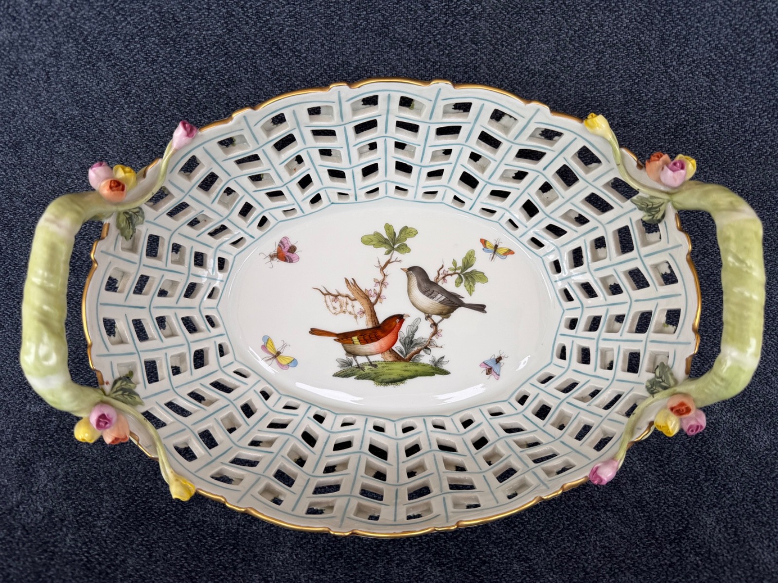 HEREND PORCELAIN HANDPAINTED ROTHSCHILD BIRD OPEN WORK BASKET 7475/RO