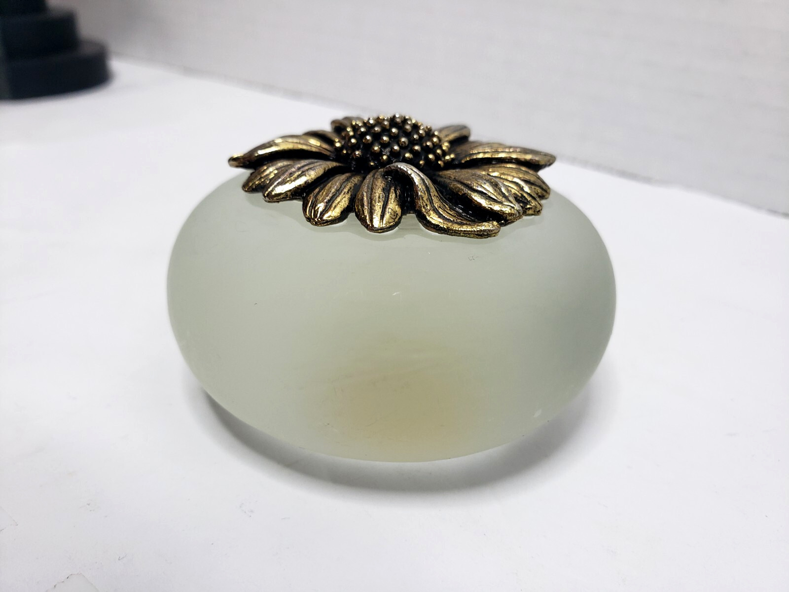 Vintage 1978 George Good Corp. Frosted Glass Sunflower Paperweight 2.75″ Dia
