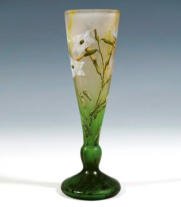 Daum Nancy Art Nouveau Cameo Vase Ziertabak Nicotiana Decor Height: 13 3/8in Um