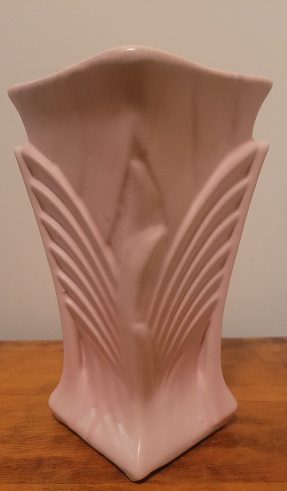 Vintage McCoy Pink Glaze Pottery Fan Vase MCM Made in U.S.A. 9.25″ Tall