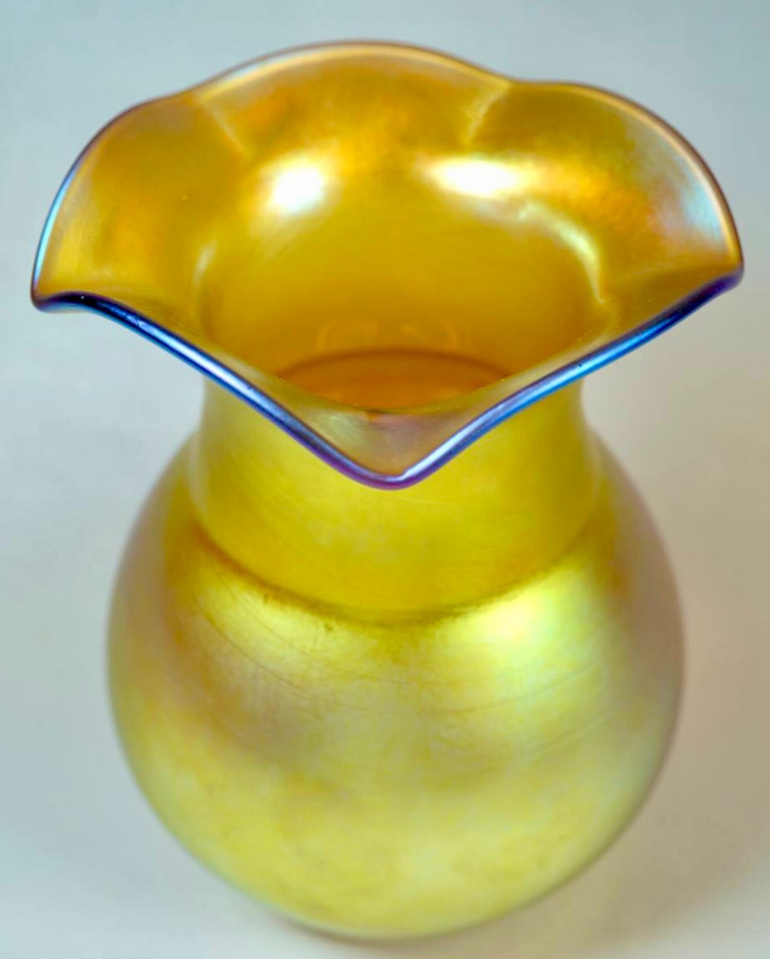 H7.48″ Louis Comfort Tiffany L.C.T. Original Favrile Glass Vase Signed Antique