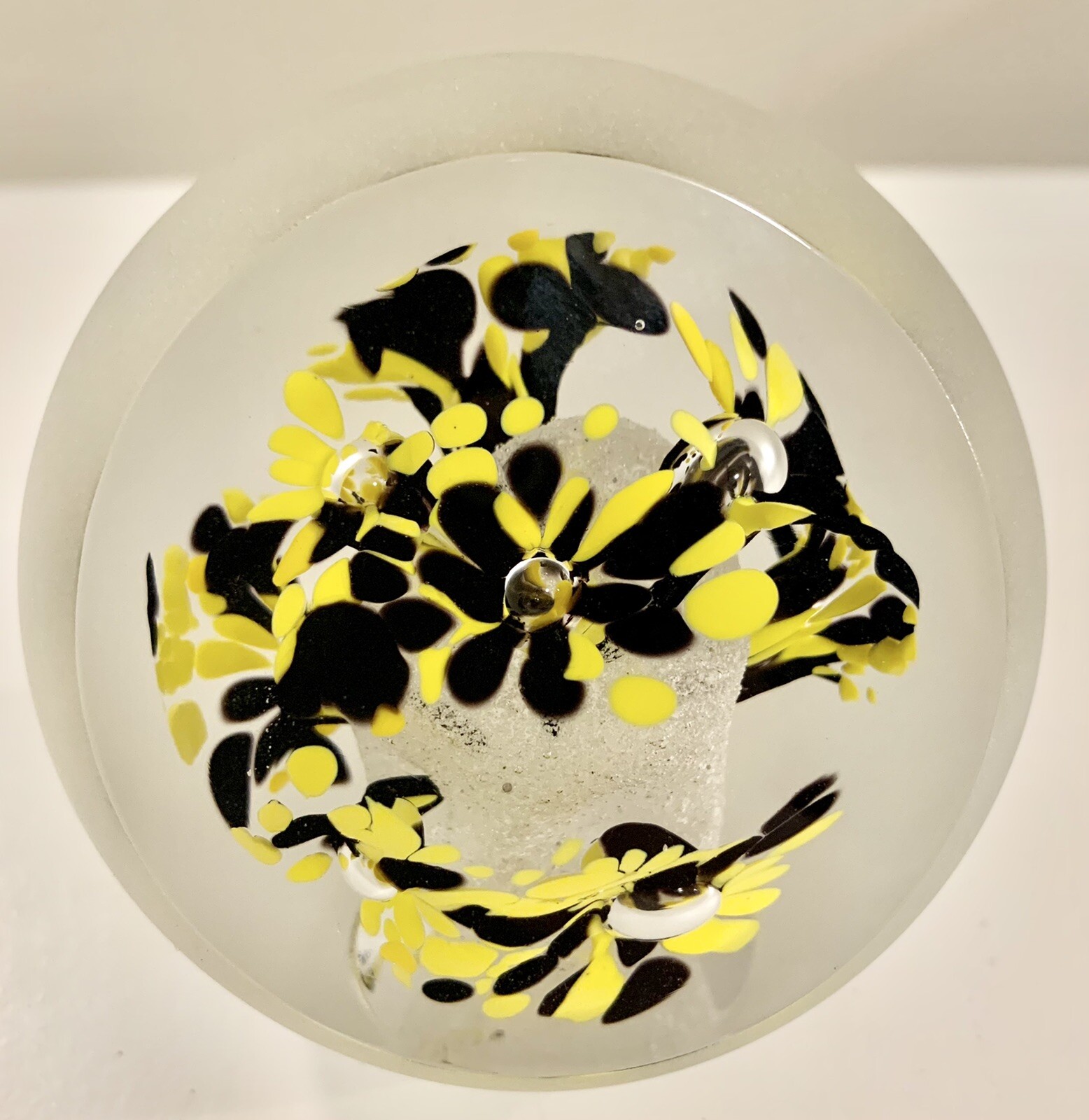 Art Glass Paperweight Hand Made by Artist Remigijus Kriukas – Signed ‘Remis’