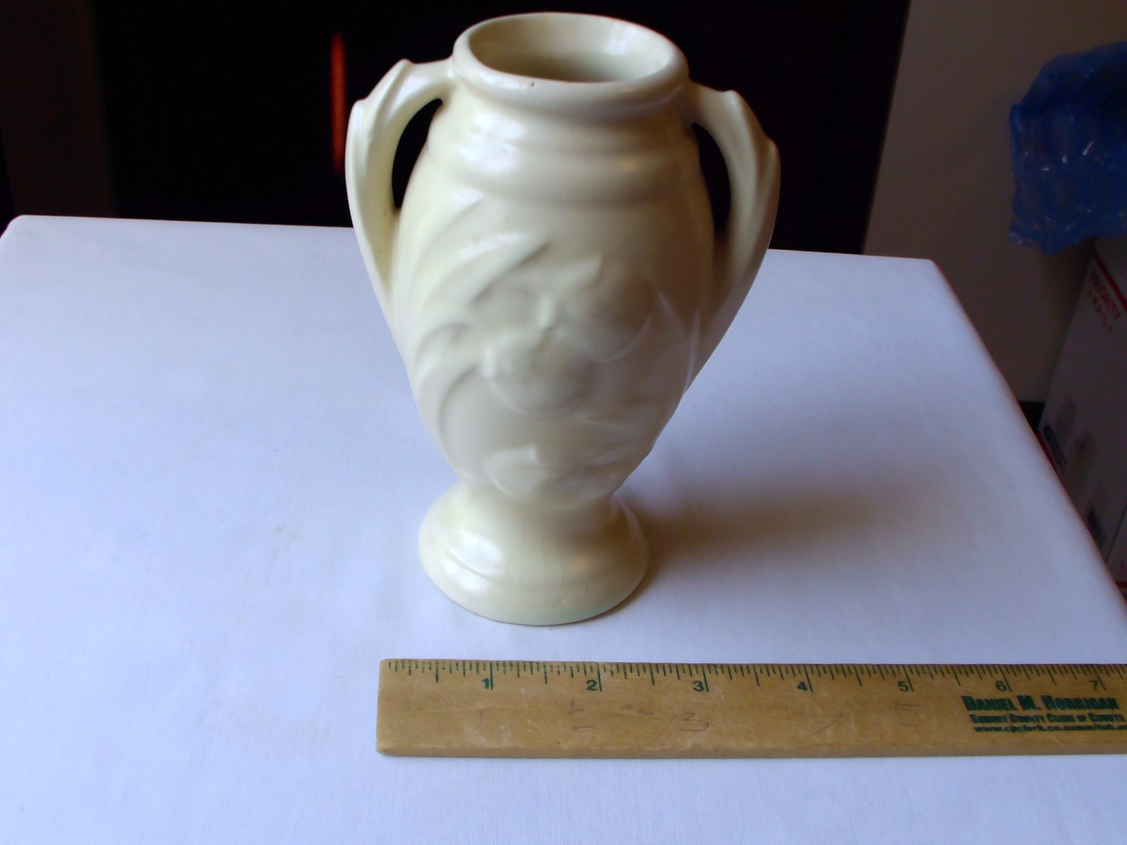 VINTAGE SHAWNEE EMBOSSED CLOVER BLOOM VASE MATTE WHITE 6″ HANDLES