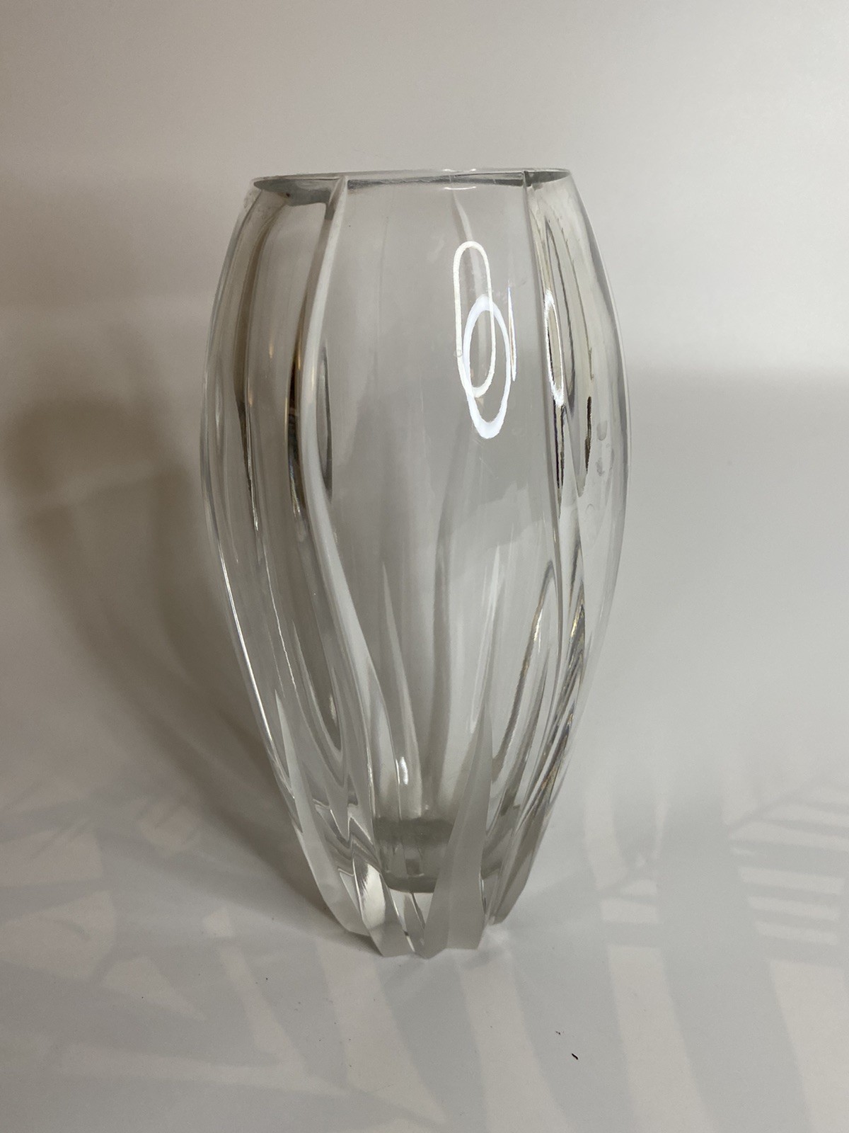 MIKASA FLAME D’AMORE Crystal 7-1/4″ Flower Vase frosted and clear swirl cut