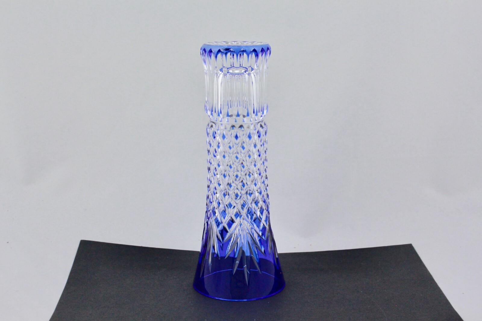 BEAUTIFUL HOYA COBALT BLUE CRYSTAL VASE – MINT