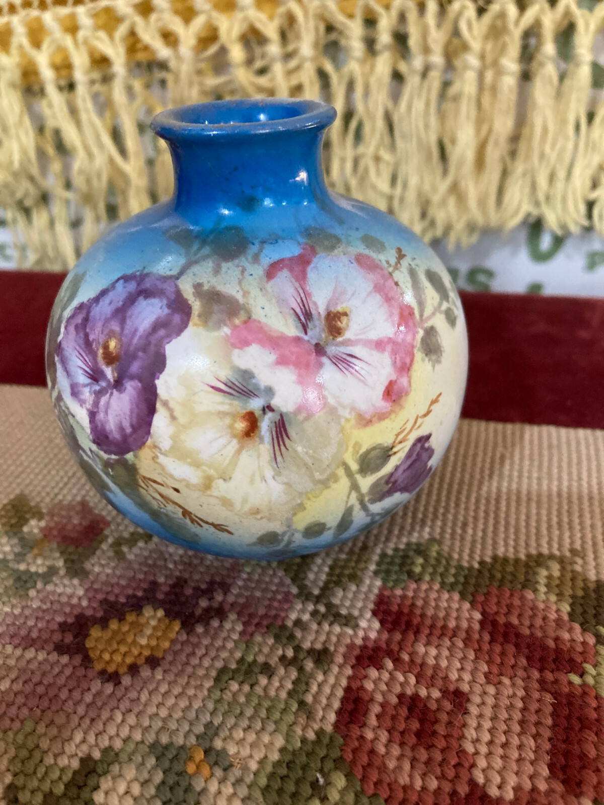 Antique Royal Bonn-Style Floral Vase – Hand-Painted, Gold Trim (c. 1890–1920)