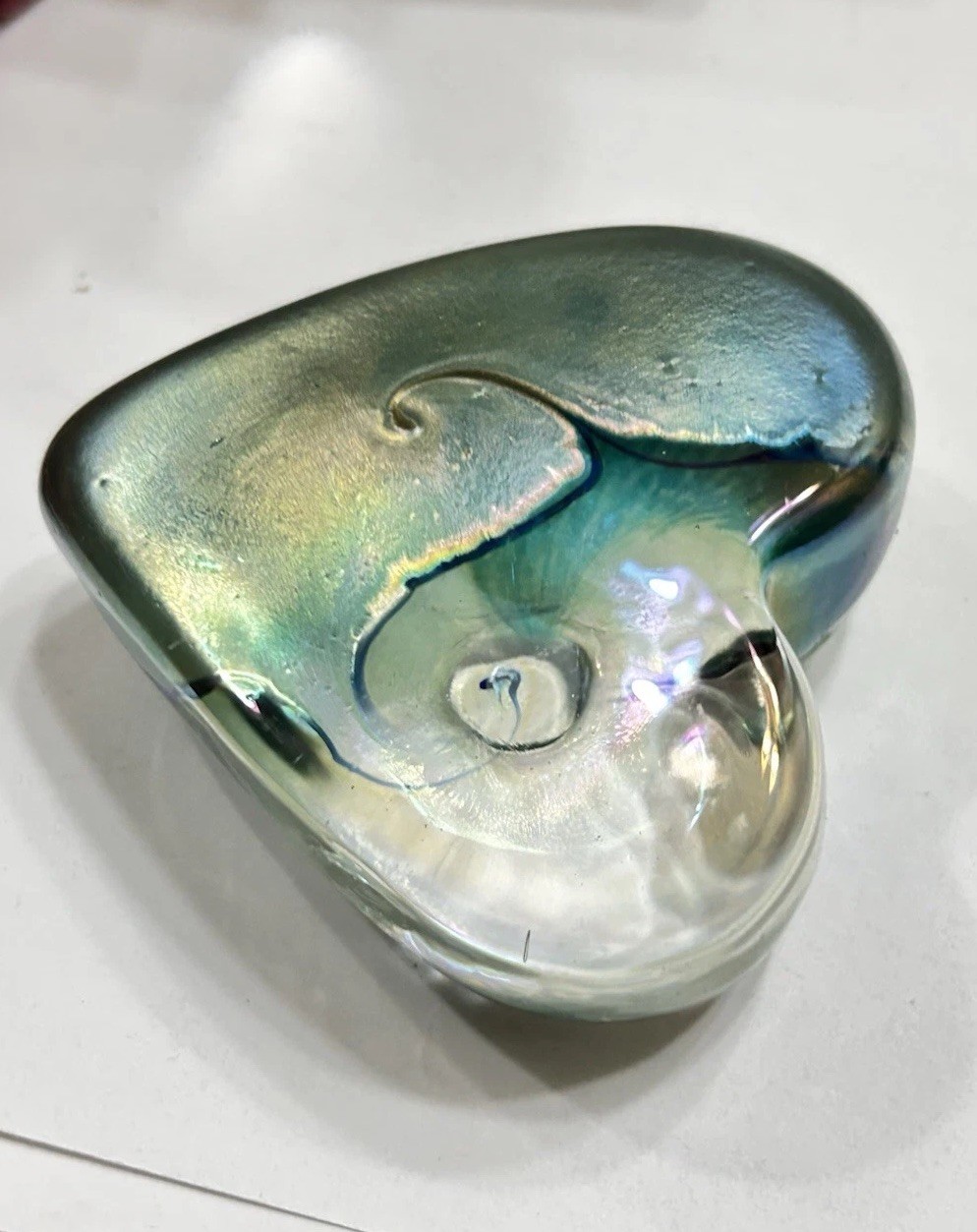 Robert Held Iridescent Green Purple Violet Heart Art Glass Paperweight Canada