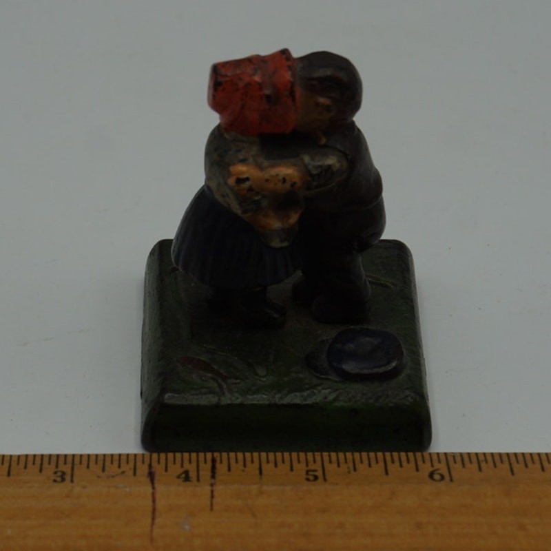 Cast Iron Amish Man & Woman In Embrace Small Paperweight Kissing