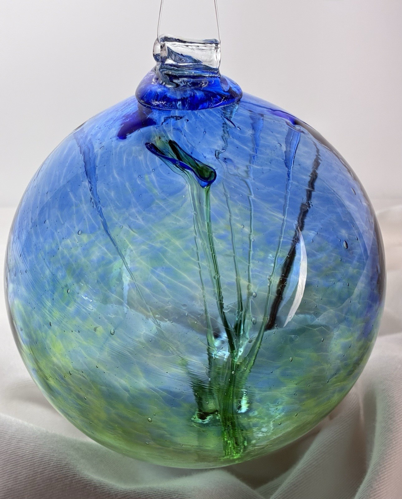 Hand Blown Art Glass Orb/Ornament/Sun Catcher Tree Of Life Blue/Green & Stand