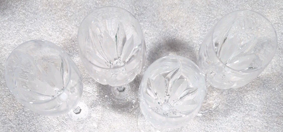 Set of 4 Mikasa Flame D’Amore Crystal 8 1/4 Wine Glass Goblet Discontinued