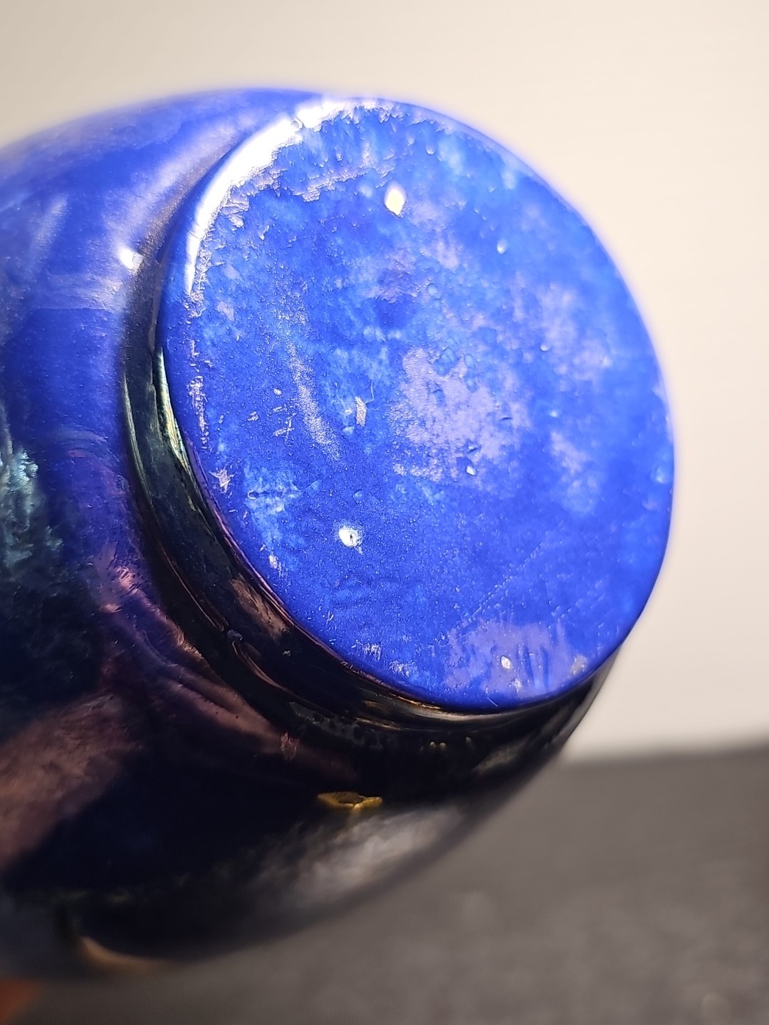 Hand Painted Ceramic Vase. Shades Of Blue W/ Seagulls. Artist Signed. 10x 5.5″