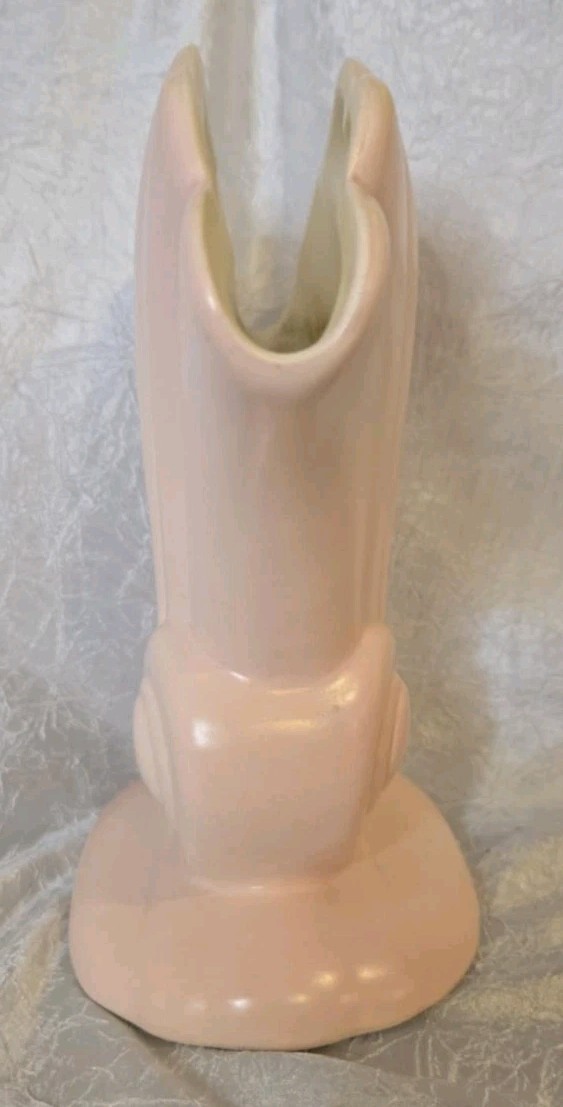 Red Wing Vtg. 899 USA Pottery Planter Pink Shell Fan Vase 7 1/2 in tall See pics