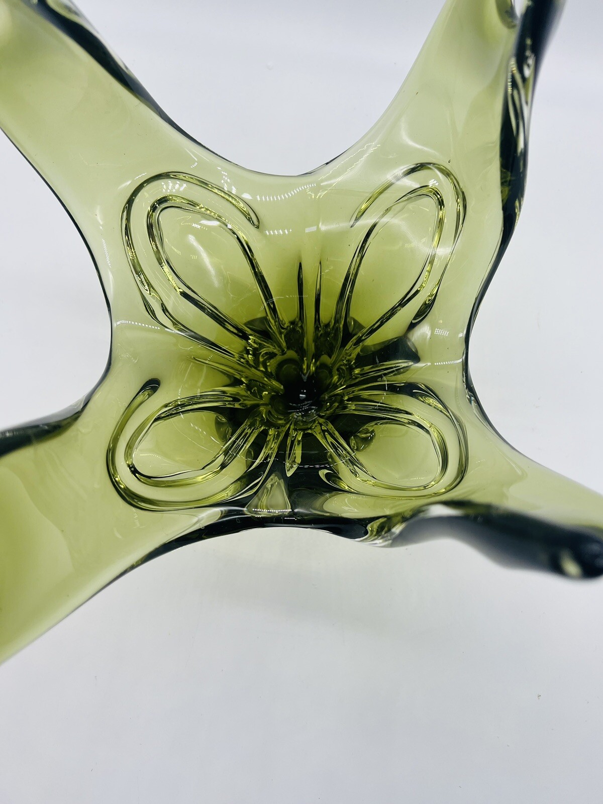 VTG CHALET Lorraine SPLASH 8 Point Olive Green to Clear Art Glass Large Vase
