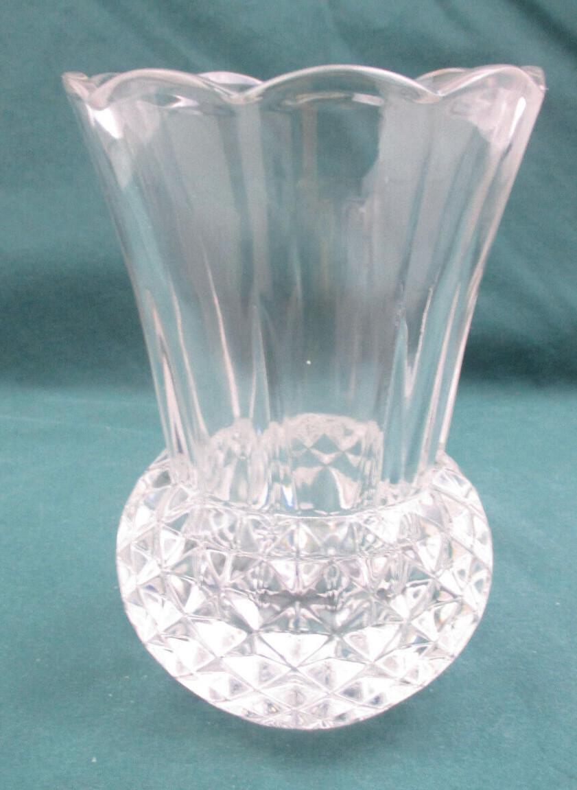 HEAVY(1.2 LBS) GLASS CUT CRYSTAL VASE – DIAMOND CUT PATTERN – 5 1/4″ TALL(EA9)