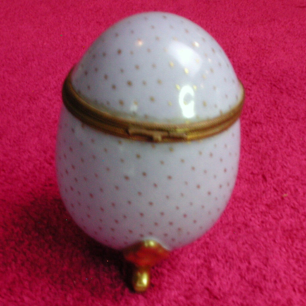 Vintage Limoges France (Hand Painted Signed EG) 4 1/8″ THREE FOOTED EGG BOX Exc