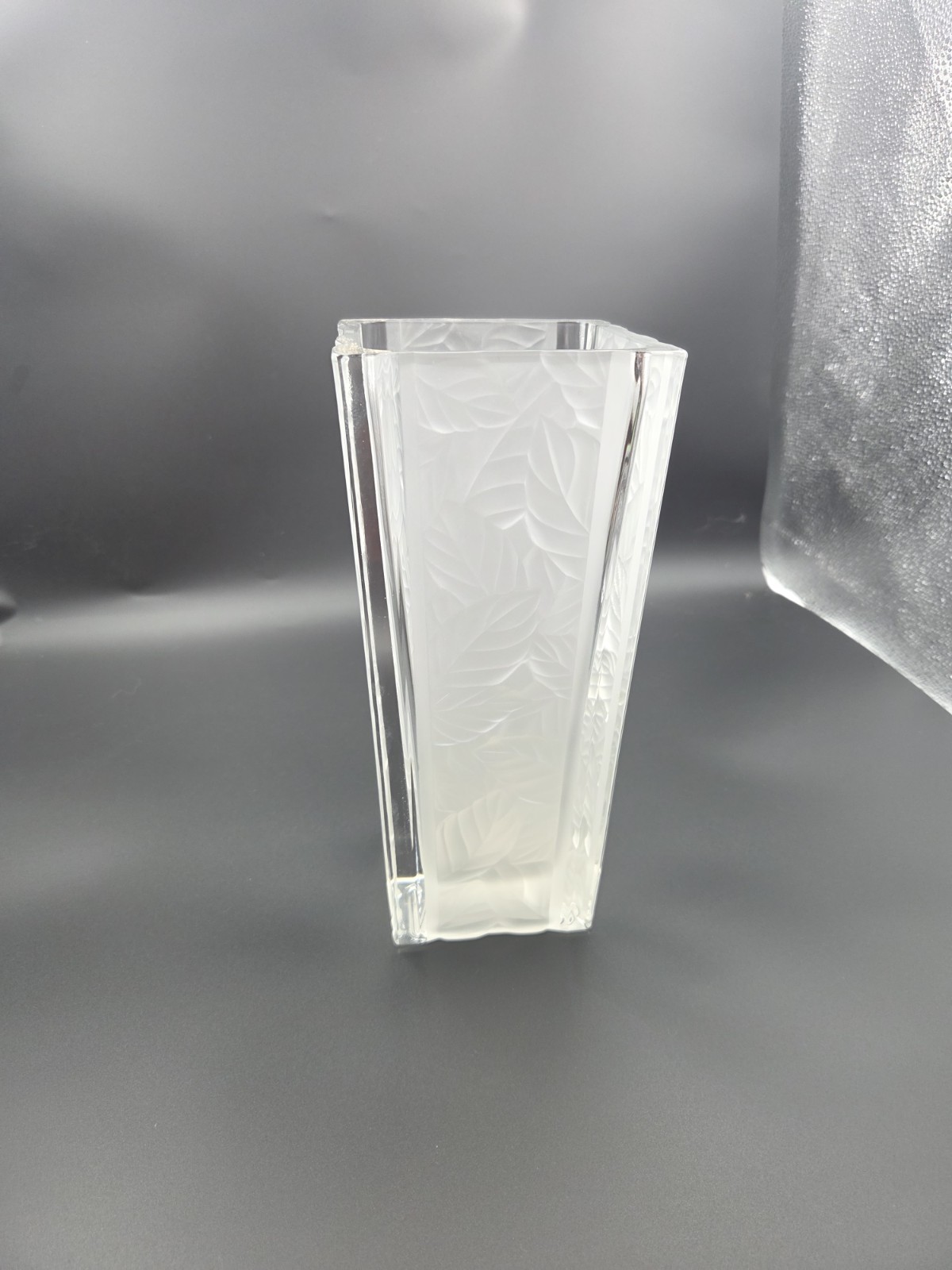 Mikasa “GARDEN SPLENDOR” Crystal Vase ~ 9.2cm Opening ~ 24cm Tall