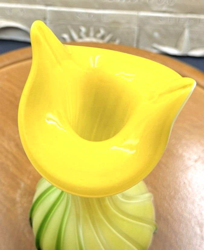 Art Glass Jack In The Pulpit Yellow Green White Calla Lily Vase 8”T 3.75”W