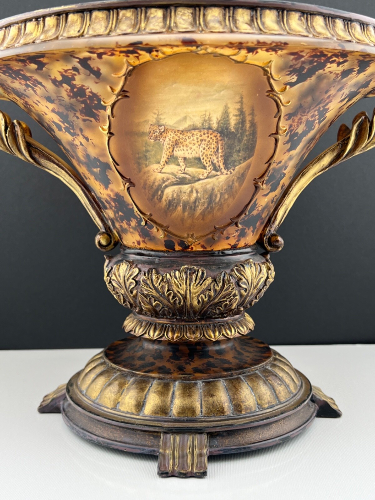 Decorative Centerpiece Resin Footed Vase Neoclassical Style Animal Design