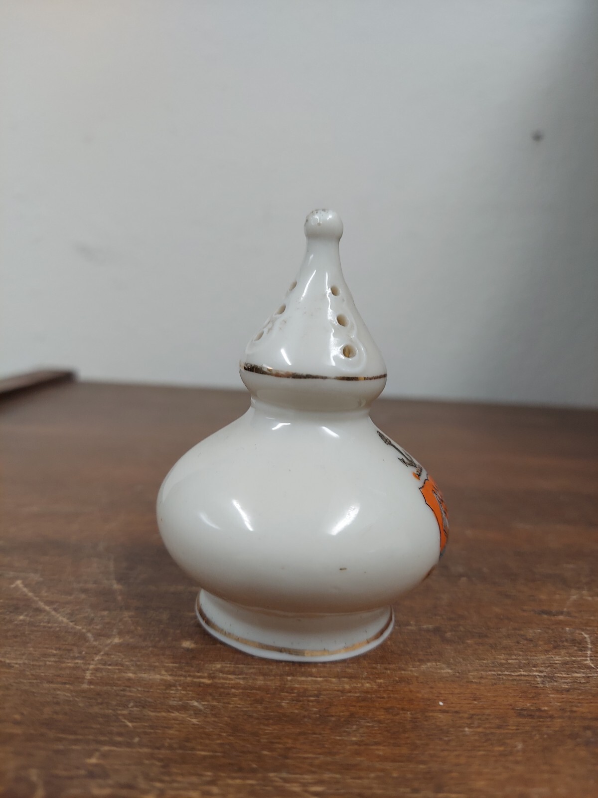 Unbranded Crested China Shaker Morecambe 3 1/2″ Tall Excellent Preowned Cond