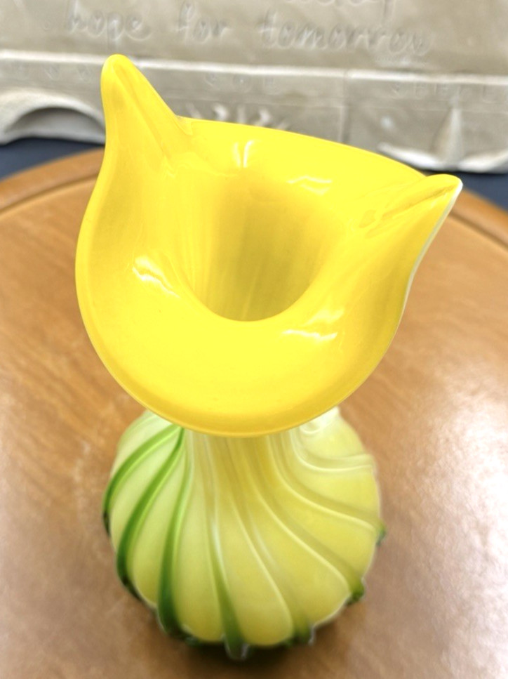 Art Glass Jack In The Pulpit Yellow Green White Calla Lily Vase 8”T 3.75”W