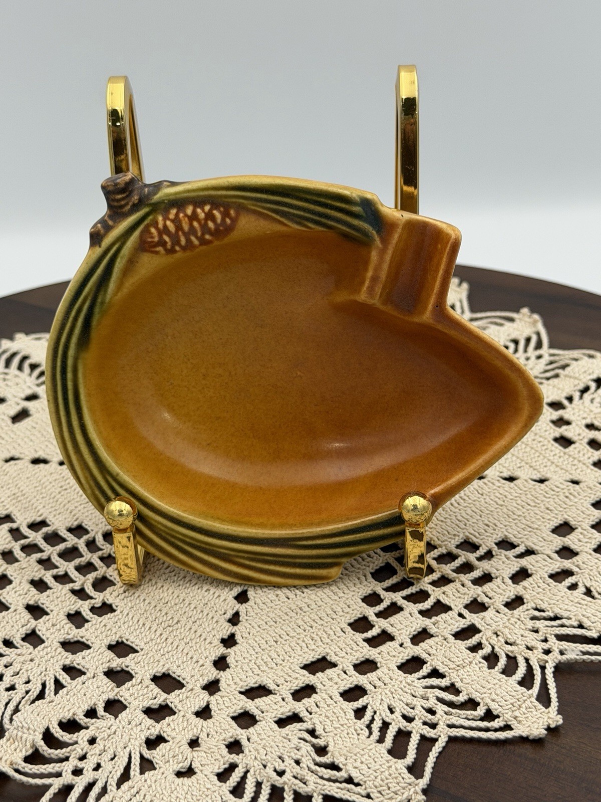 ROSEVILLE POTTERY BROWN PINECONE ASHTRAY W/ A GREAT MOLD #499….SIGNED & MINT!