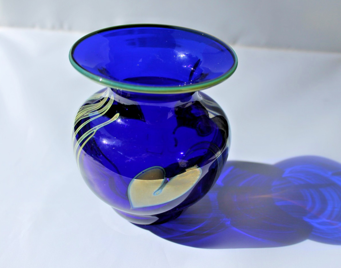 1988 Eric Brakken Iridescent Hearts, Vines Vase Signed Seattle Glasshouse Studio