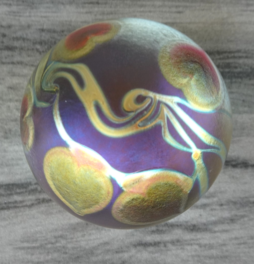 Signed Correia Art Glass Iridescent Gold Trailing Hearts Paperweight 1981
