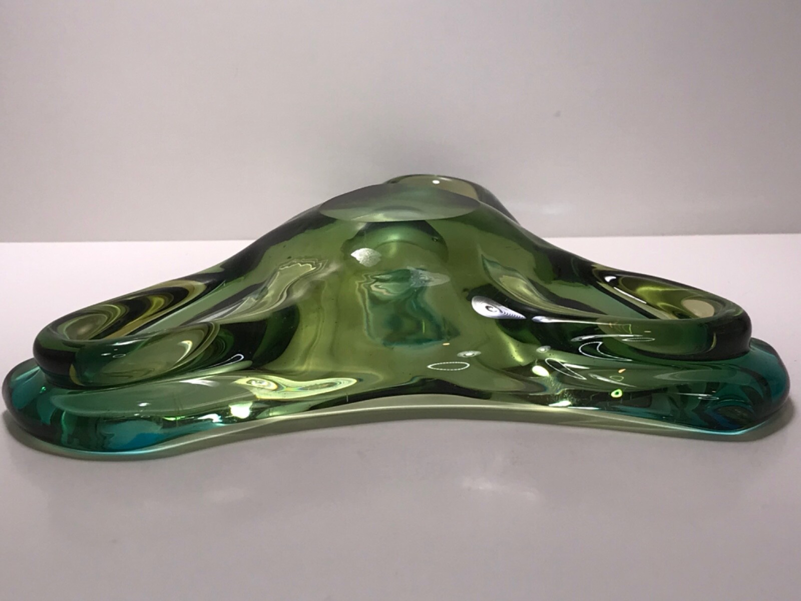 VTG GREEN / Blue Art GLASS Triangle ASHTRAY HAND BLOWN MID CENTURY MODERN Murano