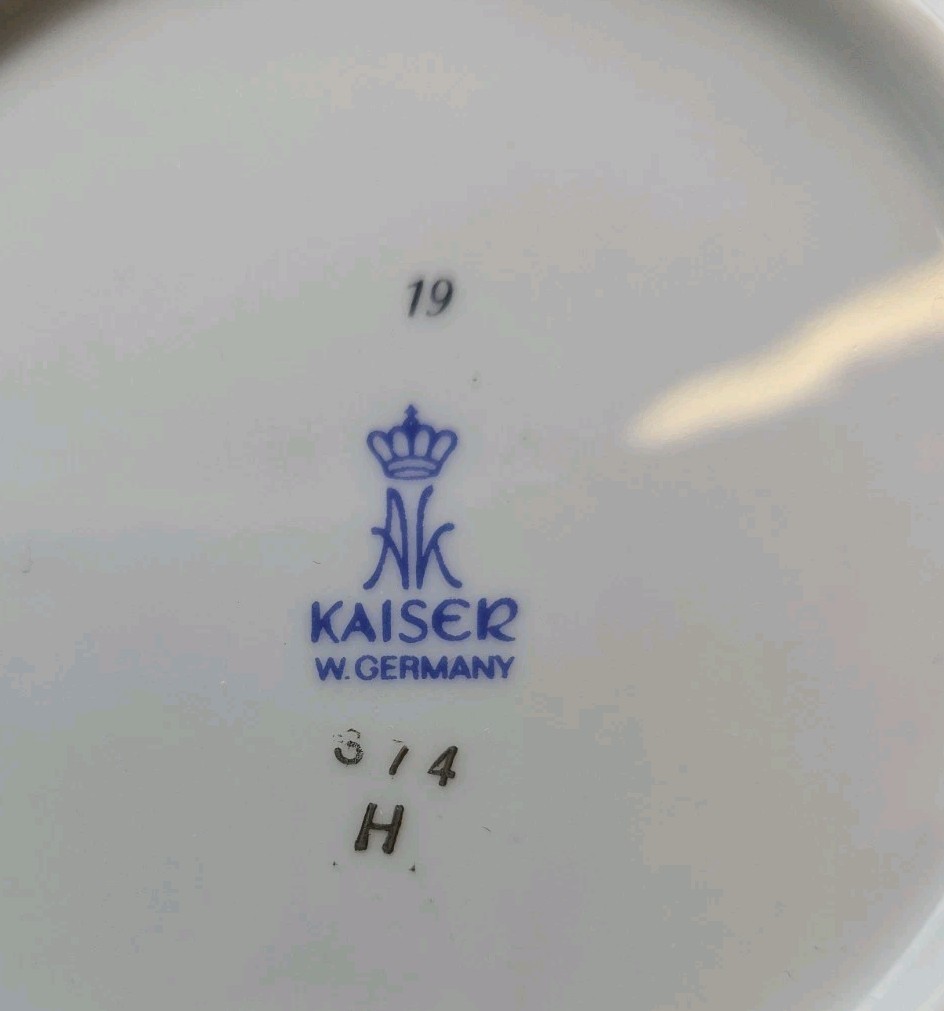 AK Kaiser W Germany Collector Plates Set 4 Porcelain Flowers Floral Gold Rim 4″