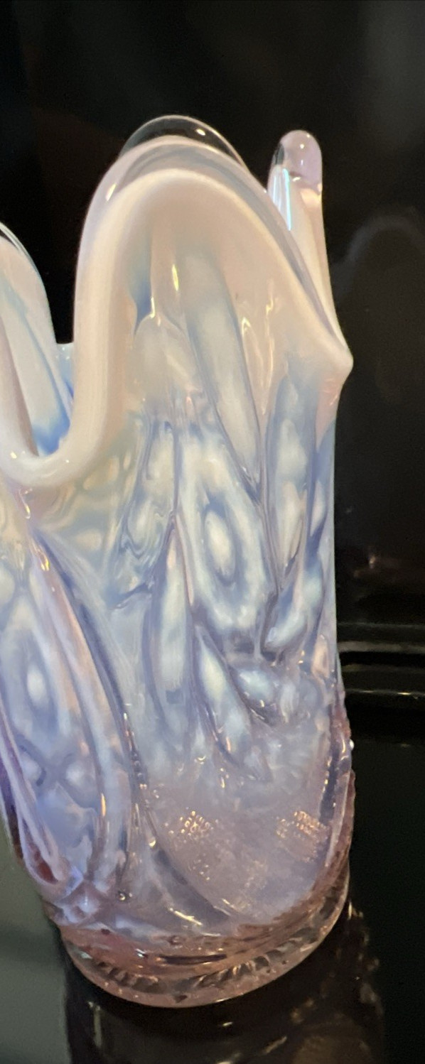 Westmoreland * Buzz Star * Lilac Pink Opalescent Glass Handkerchief Spooner Vase