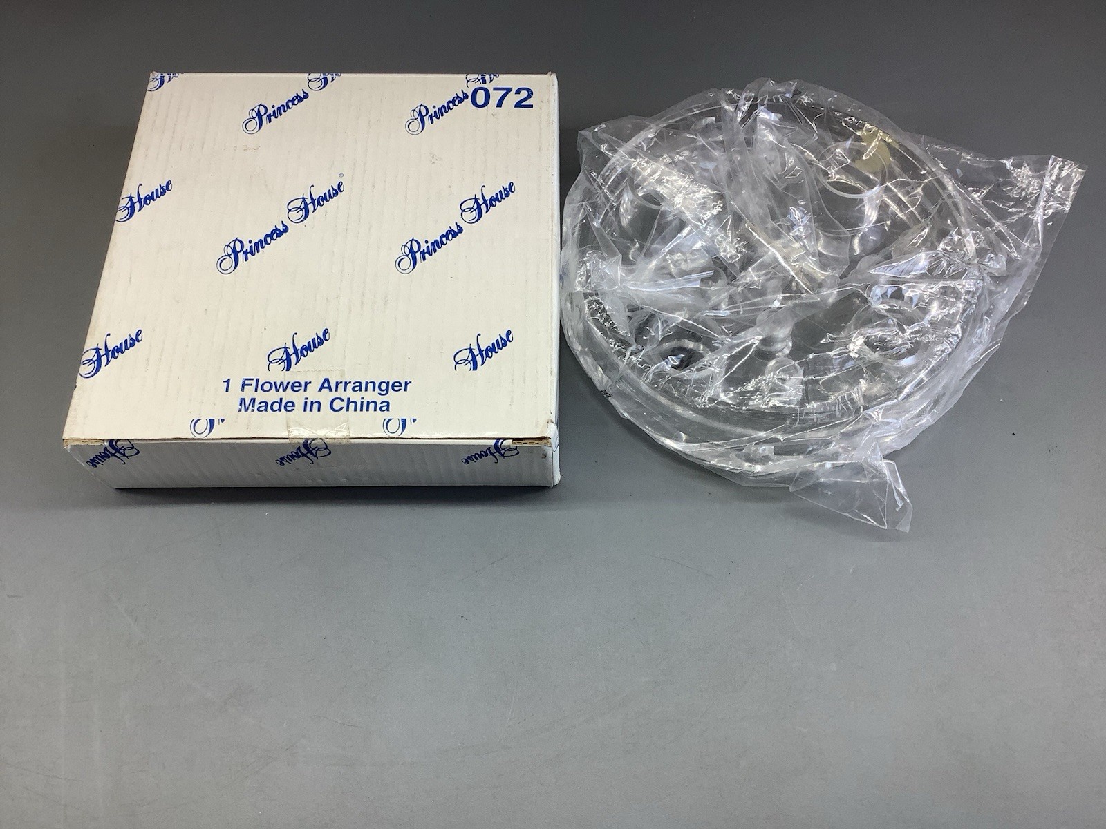Princess House Clear Plastic Floral Flower Arranger Round New 072