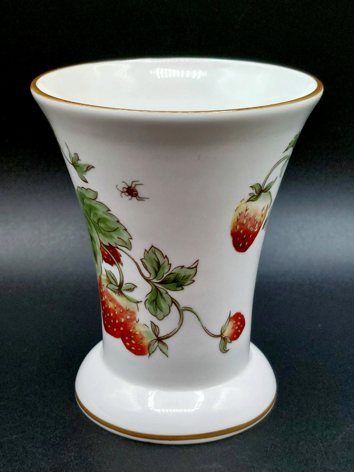 Collectible Coalport Bone China 4″ Strawberry Vase Gold Trim/Red Berries/Green