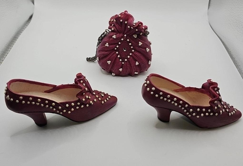 Matching Glass Shoe And Bag Figurine Set