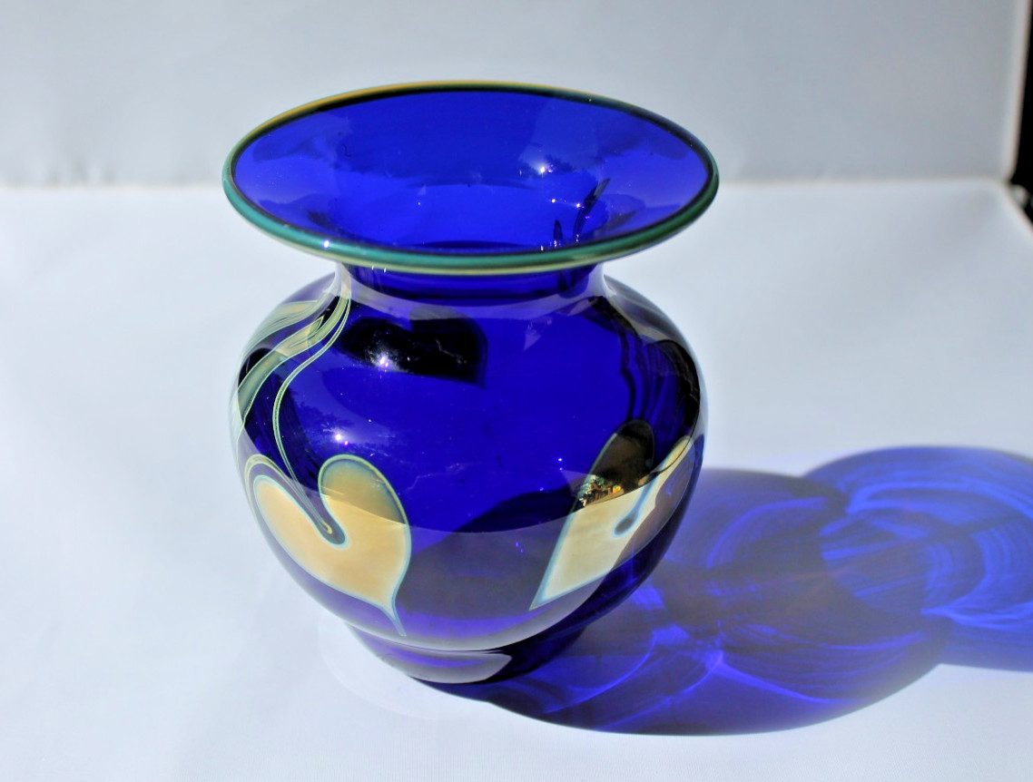 1988 Eric Brakken Iridescent Hearts, Vines Vase Signed Seattle Glasshouse Studio