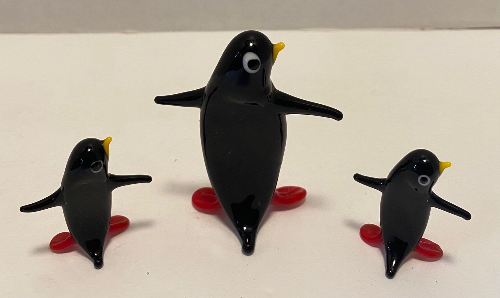 Lot of 3 Minature Glass Penguins 2.5″ & 1.5″ Unbranded Figurines