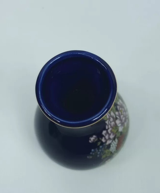 VTG Cobalt Blue KUTANI Vase Raised Floral, Flowers in Cart Made In Japan 4.75″